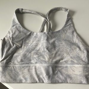 Lululemon sports bra size 6
